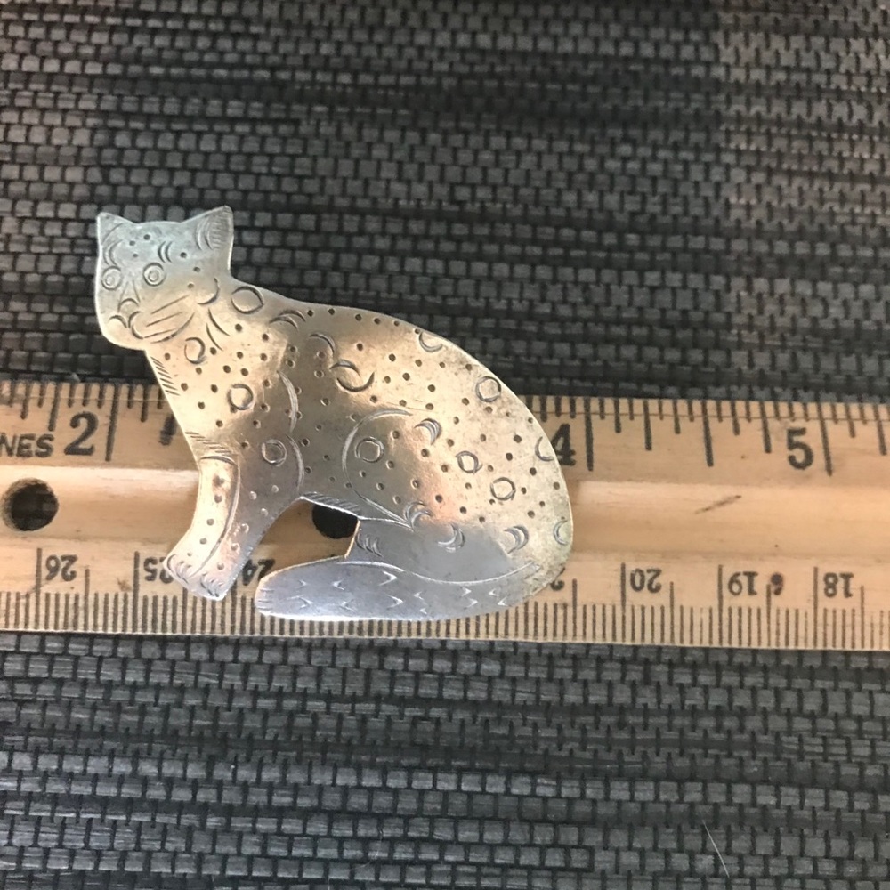 Silver Cat Pin - Picture 4 of 4